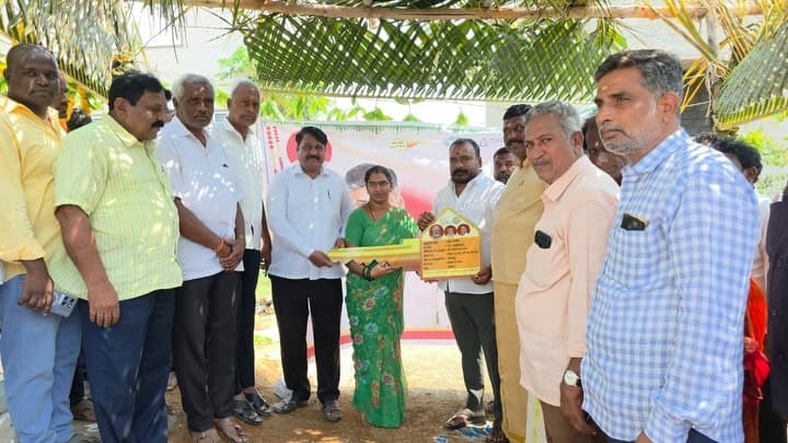 తవణంపల్లిలో గృహప్రవేశం కార్యక్రమం: ఎమ్మెల్యే కలికిరి మురళి మోహన్ పాల్గొన్నారు
