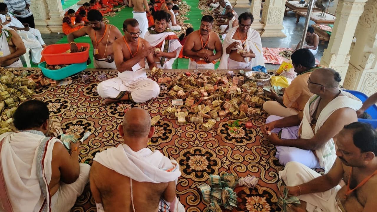 మహానందీశ్వరుడి హుండీ ఆదాయం రూ.32.29 లక్షలు: ఈవో ఎన్. శ్రీనివాస రెడ్డి