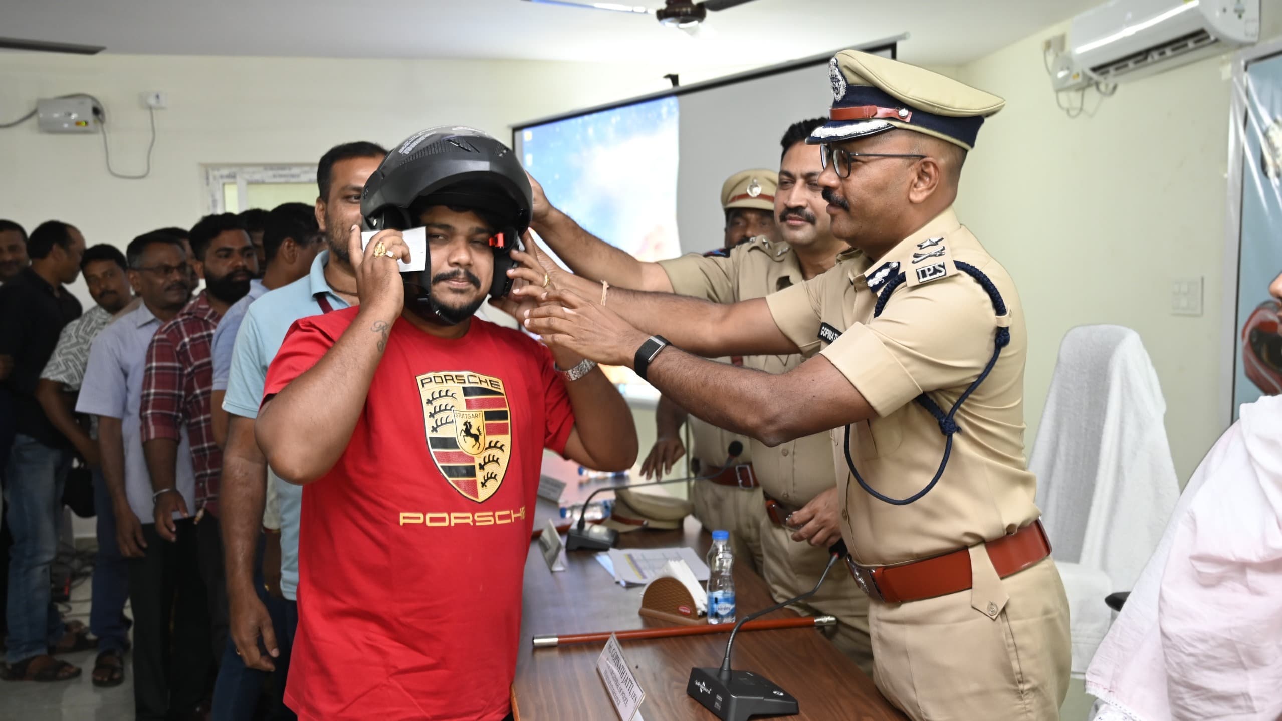 హెల్మెట్ ధరించడం బాధ్యతగా భావించాలి: పార్వతీపురం అవగాహన ర్యాలీలో ఐజీ గోపీనాథ్ జెట్టి