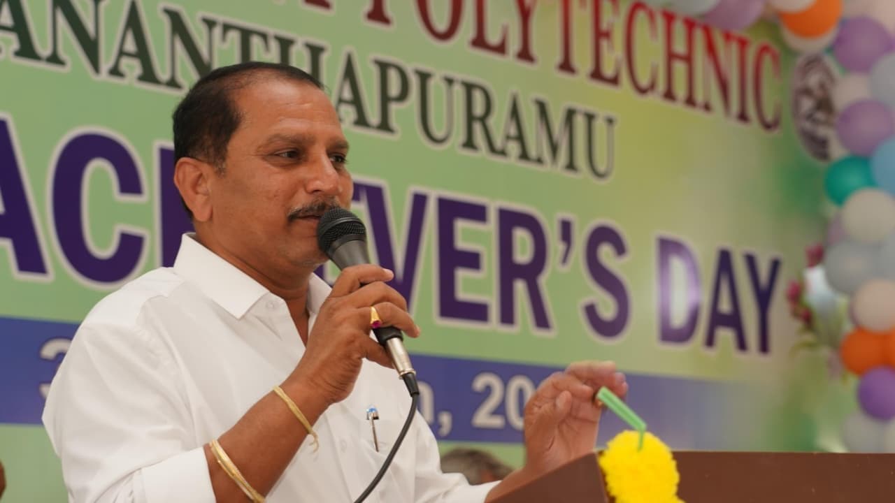 కష్టపడితే అదృష్టం వెంట వస్తుంది: పాలిటెక్నిక్ విద్యార్థులకు ఎమ్మెల్యే దగ్గుపాటి పిలుపు