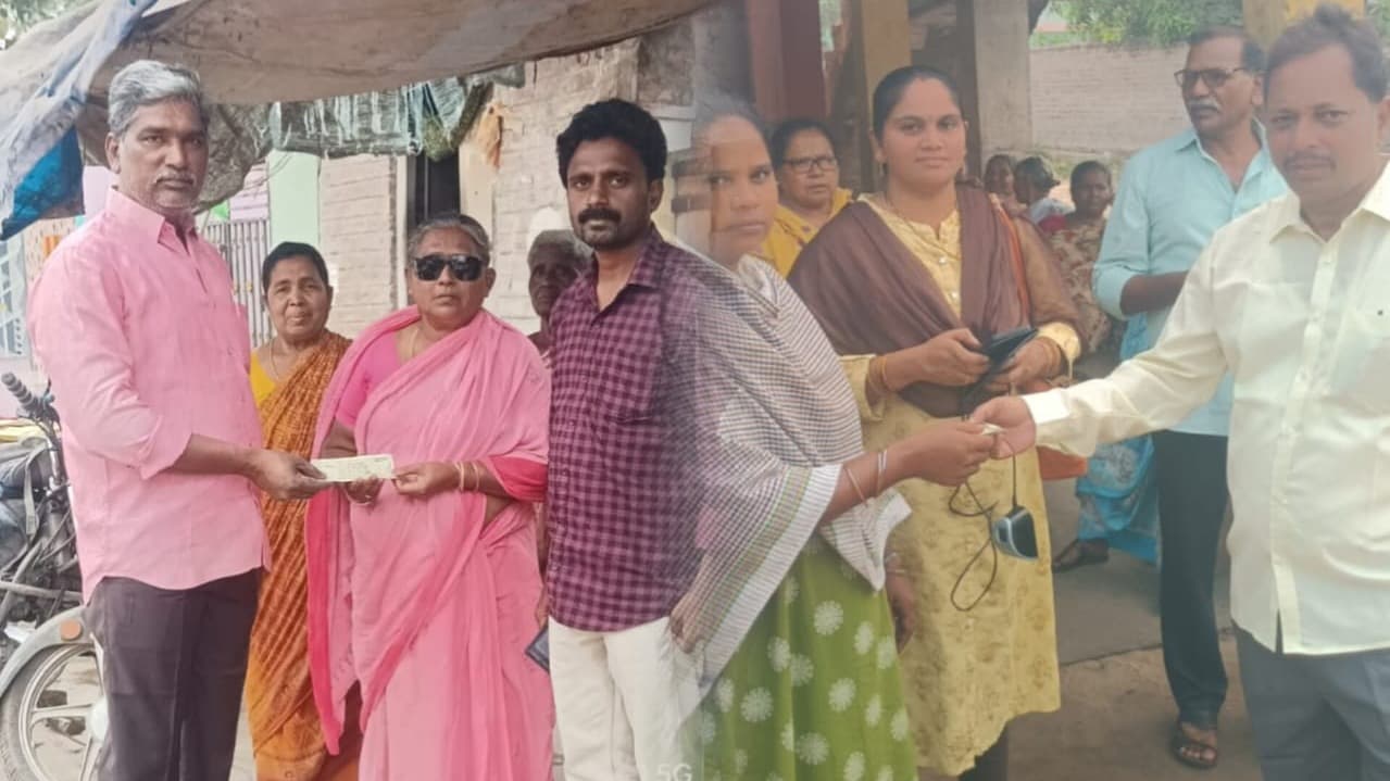 కొల్లూరు మండలం వ్యాప్తంగా ఎన్టీఆర్ భరోసా పెన్షన్ పంపిణీ కార్యక్రమం