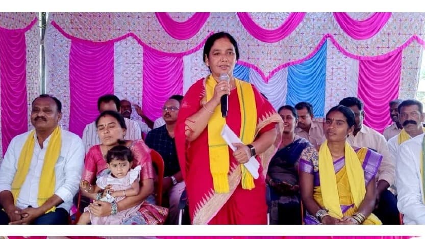 పాతపాళ్యం గ్రామంలో అభివృద్ధి కార్యక్రమాలు ప్రారంభించిన పరిటాల సునీతమ్మ