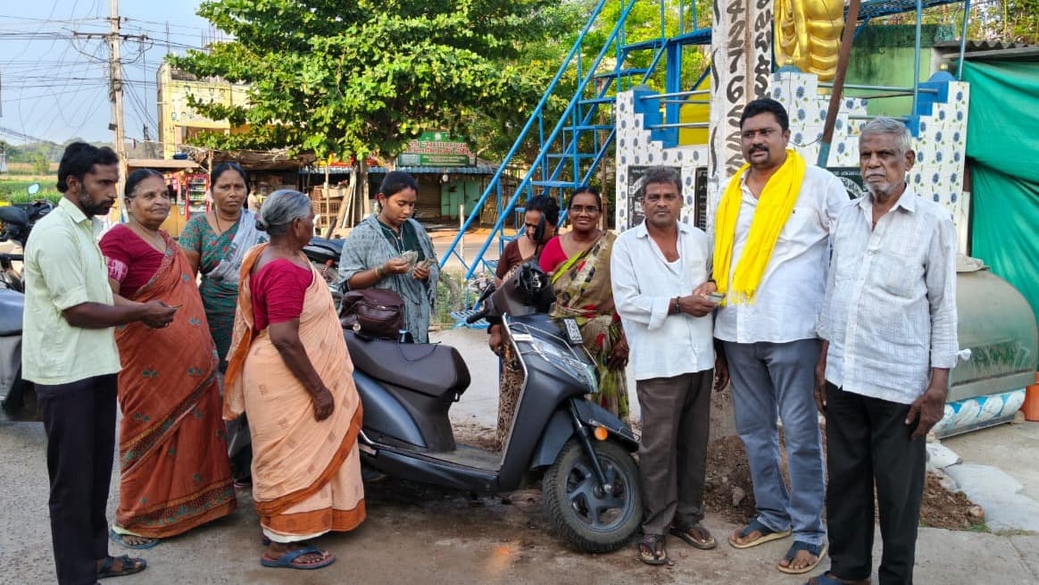 యనమలకుదురులో ఎన్టీఆర్ భరోసా పెన్షన్ పంపిణీ, నేతన్నల కోసం ఉచిత విద్యుత్ పథకం