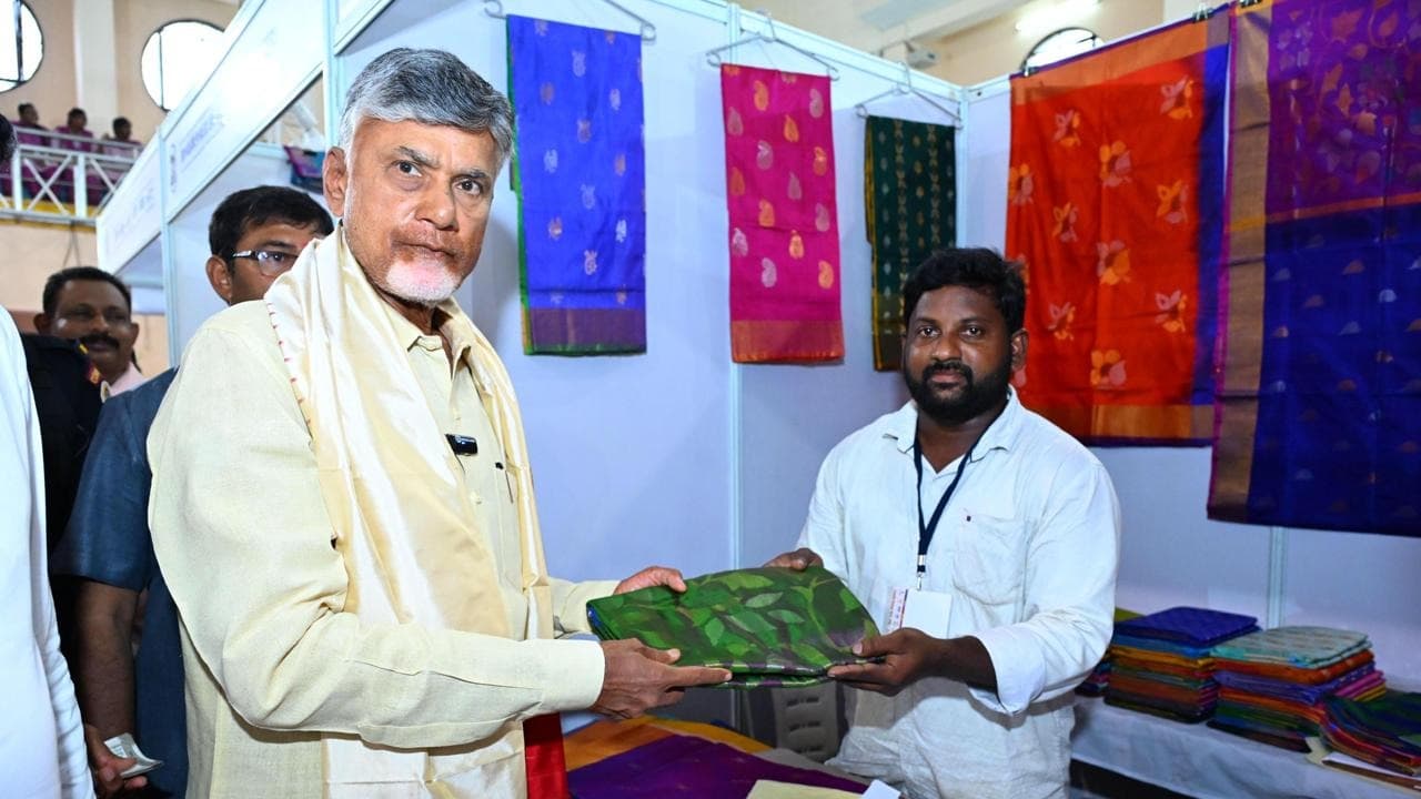 చేనేతకు వరంగా ఉచిత విద్యుత్ పథకం