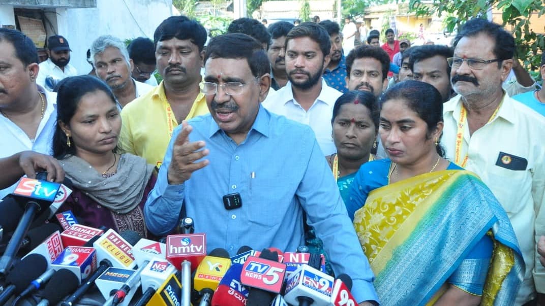 నెల్లూరు సిటీలో పెన్షన్ల పండుగ – ఇంటింటికీ వెళ్లి పంపిణీ చేసిన మంత్రి నారాయణ