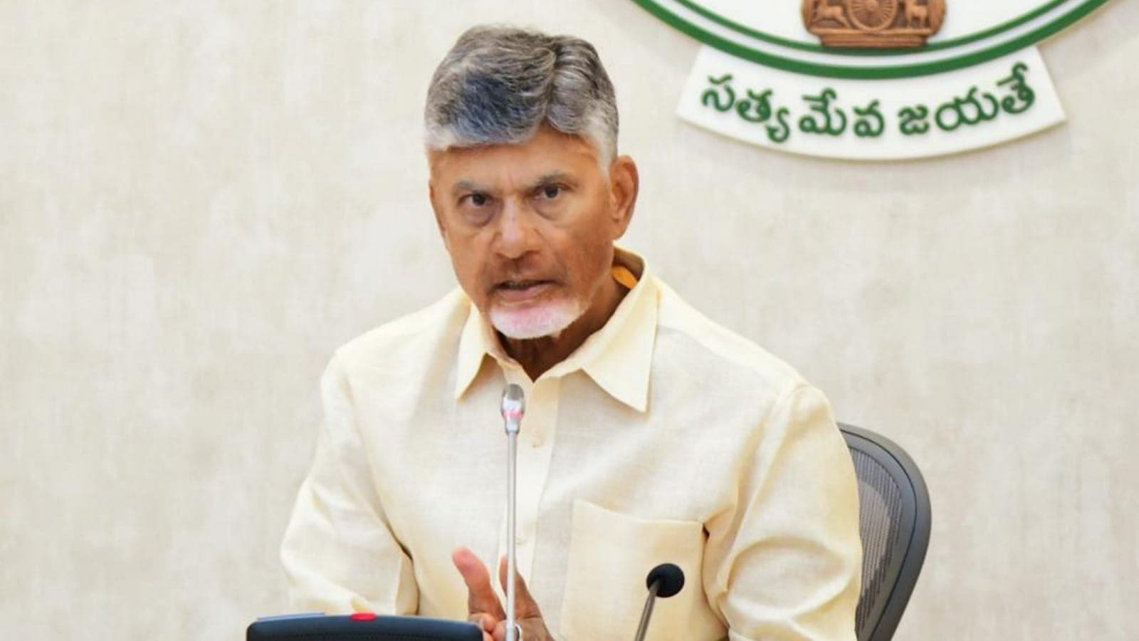 వైసీపీపై చంద్రబాబు ఘాటు వ్యాఖ్యలు – అమరావతి, పోలవరం, వెలిగొండపై కీలక హామీలు