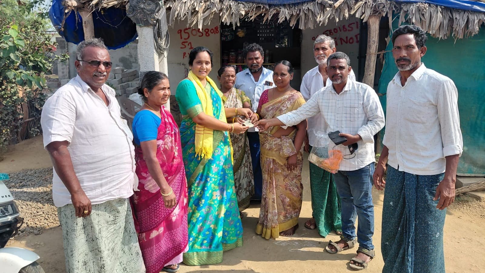 ఎన్టీఆర్ భరోసా పింఛన్ల పంపిణీ – తోటరావులపాడులో ప్రజలకు నేరుగా అందించిన టీడీపీ నేతలు