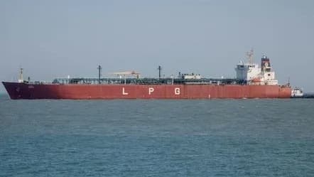 విశాఖకు భారీ LPG నౌక – 47,000 టన్నుల గ్యాస్‌తో ‘Pine Gas’ చేరిక