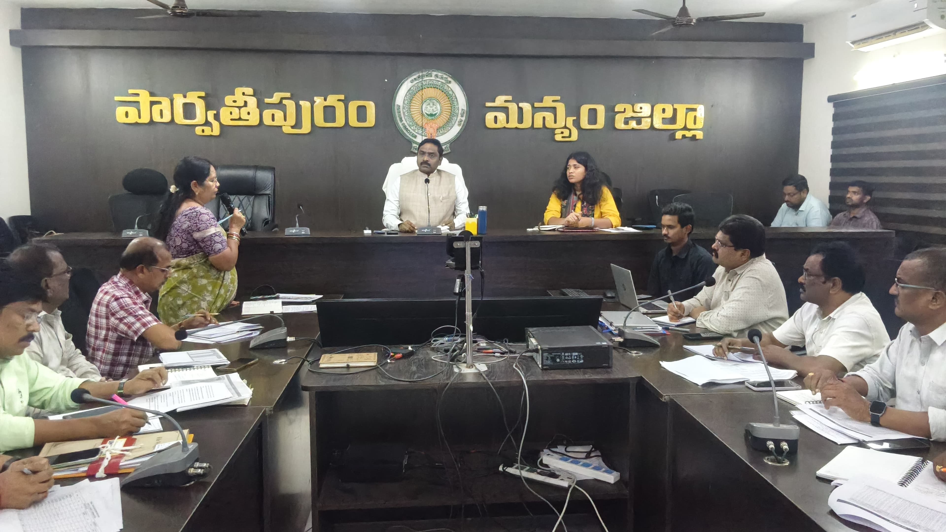 సుస్థిర ఆర్థికాభివృద్ధి దిశగా పనిచేయాలి… డీఆర్డీఏ సమీక్షలో కలెక్టర్ డా. ఎన్. ప్రభాకర రెడ్డి సూచనలు