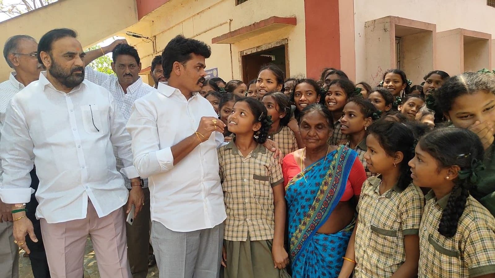 జీలుగుమిల్లి ట్రైబల్ ఆశ్రమ బాలికల వసతి గృహాన్ని ఆకస్మికంగా తనిఖీ చేసిన ఎమ్మెల్యే చిర్రి బాలరాజు