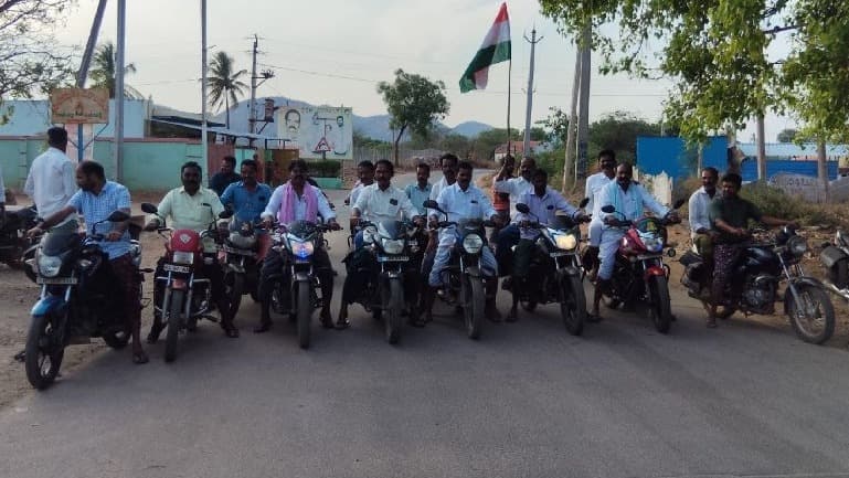 అమరావతి బిల్లుకు పార్లమెంట్ ఆమోదం సందర్భంగా రామగిరిలో టీడీపీ బైక్ ర్యాలీ