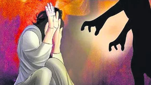 పల్నాడు జిల్లాలో దారుణ ఘటన.. దాహం అంటూ ఇంట్లోకి చొరబడి ప్రభుత్వ ఉద్యోగిపై దాడి