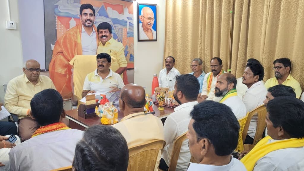 మాటల్లో కాదు ఆచరణలో ఎమ్మెల్యే మామిడి గోవిందరావు