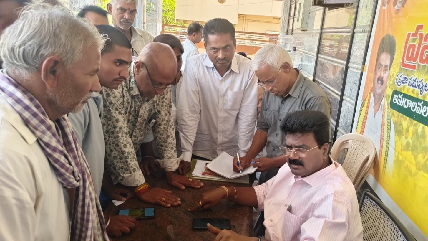 ప్రజల సమస్యల పరిష్కారమే లక్ష్యం.. శ్రీకాకుళంలో ఎమ్మెల్యే కూన రవికుమార్ ప్రజా దర్బార్