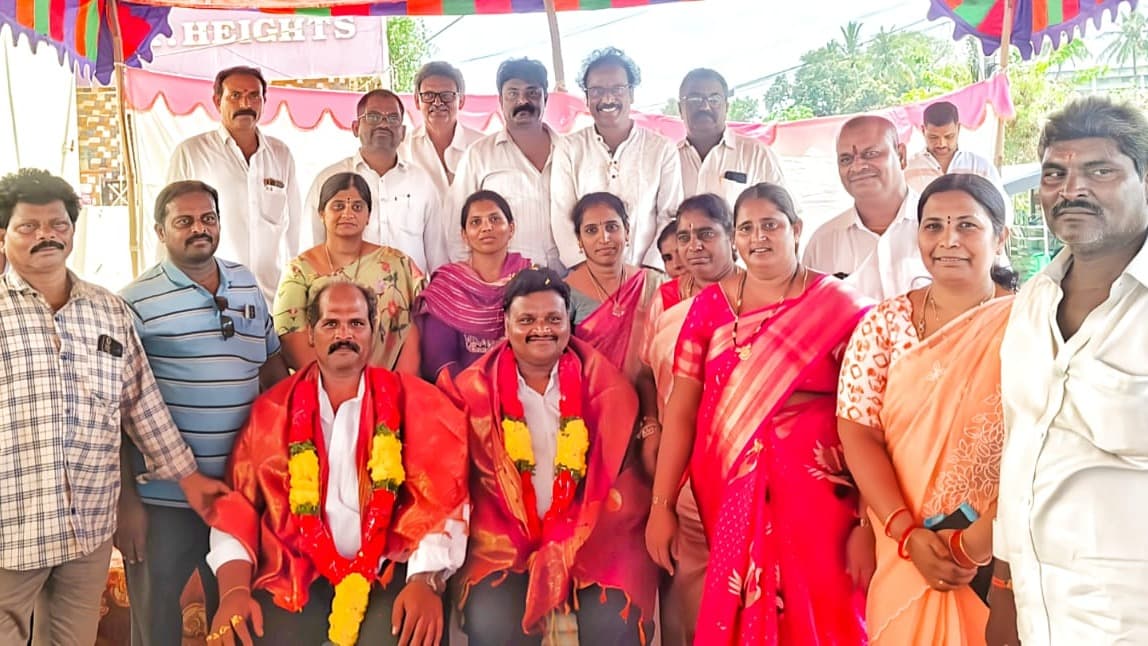 ఎనికేపాడు సర్పంచ్‌కు ఘన వీడ్కోలు.. ఐదేళ్ల అభివృద్ధికి గ్రామస్థుల కృతజ్ఞత