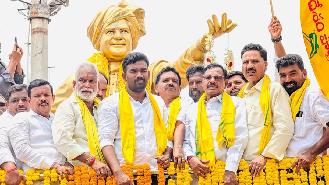 తెలుగు ప్రజల కష్టాల్లో అండగా టీడీపీనే.. 44వ ఆవిర్భావ వేడుకల్లో పరిటాల శ్రీరామ్ వ్యాఖ్యలు