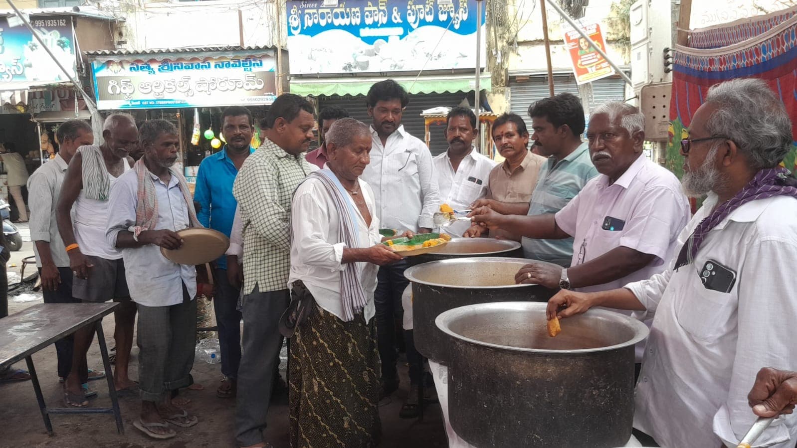 బందరులో మహా అన్నసమారాధన – 2000 మందికి పైగా హాజరు