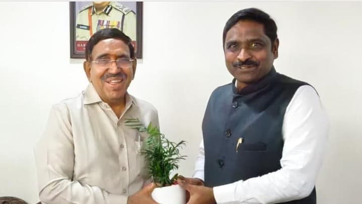 పార్వతీపురంలో మంత్రులకు కలెక్టర్ ఘన స్వాగతం