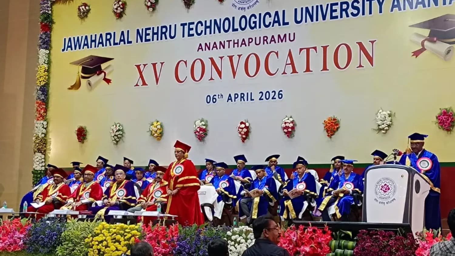 అనంతపురం JNTUలో ఘనంగా స్నాతకోత్సవం