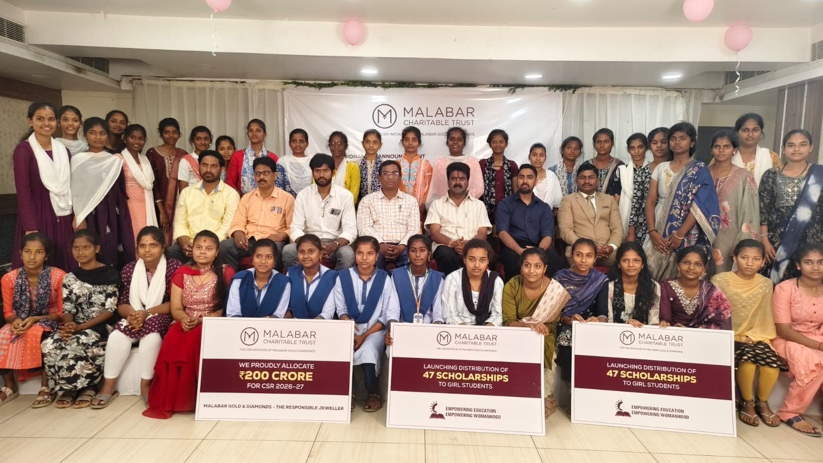 స్కాలర్‌షిప్ పంపిణీలో కూన రవికుమార్