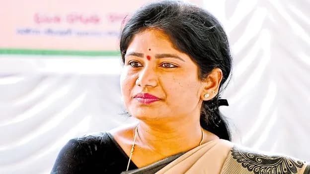 దేవాదాయ శాఖ అధికారి ఇళ్లపై తనిఖీలు