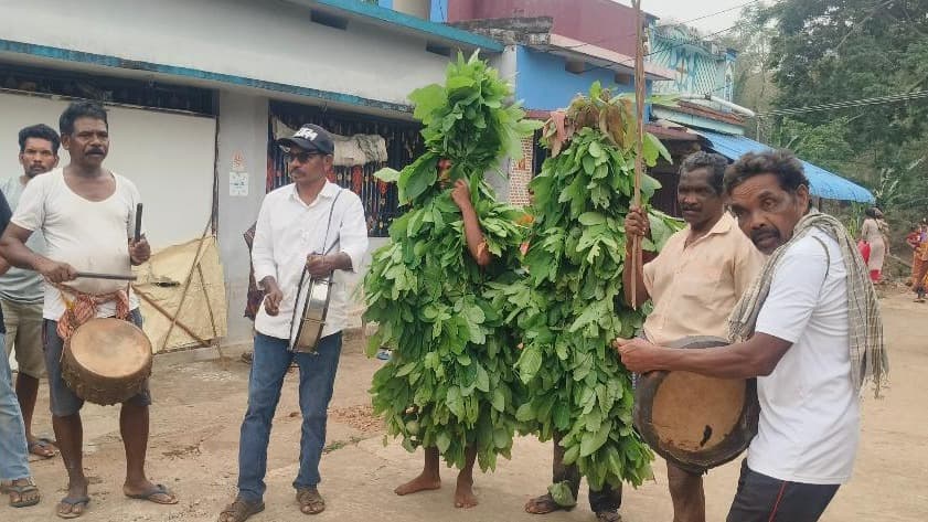 గడిగుజ్జిలో ఇప్పపువ్వు పండుగ వైభవం