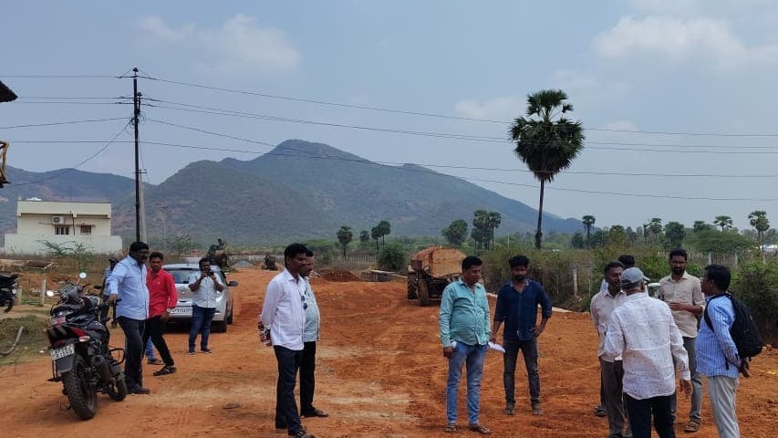 గెడ్డ ఆక్రమణలపై రైతుల ఆవేదన