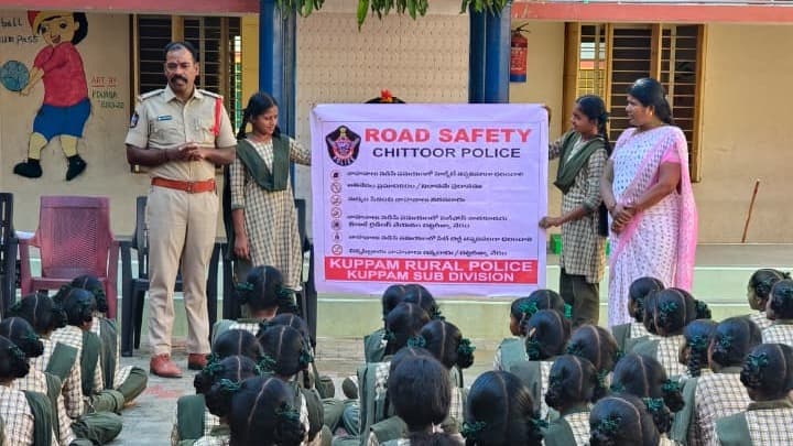 కేజీబీవీలో పోలీసుల అవగాహన కార్యక్రమం