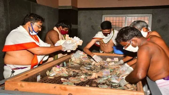 తిరుమల హుండీలో రూ.400 కోట్ల పాత నోట్లు