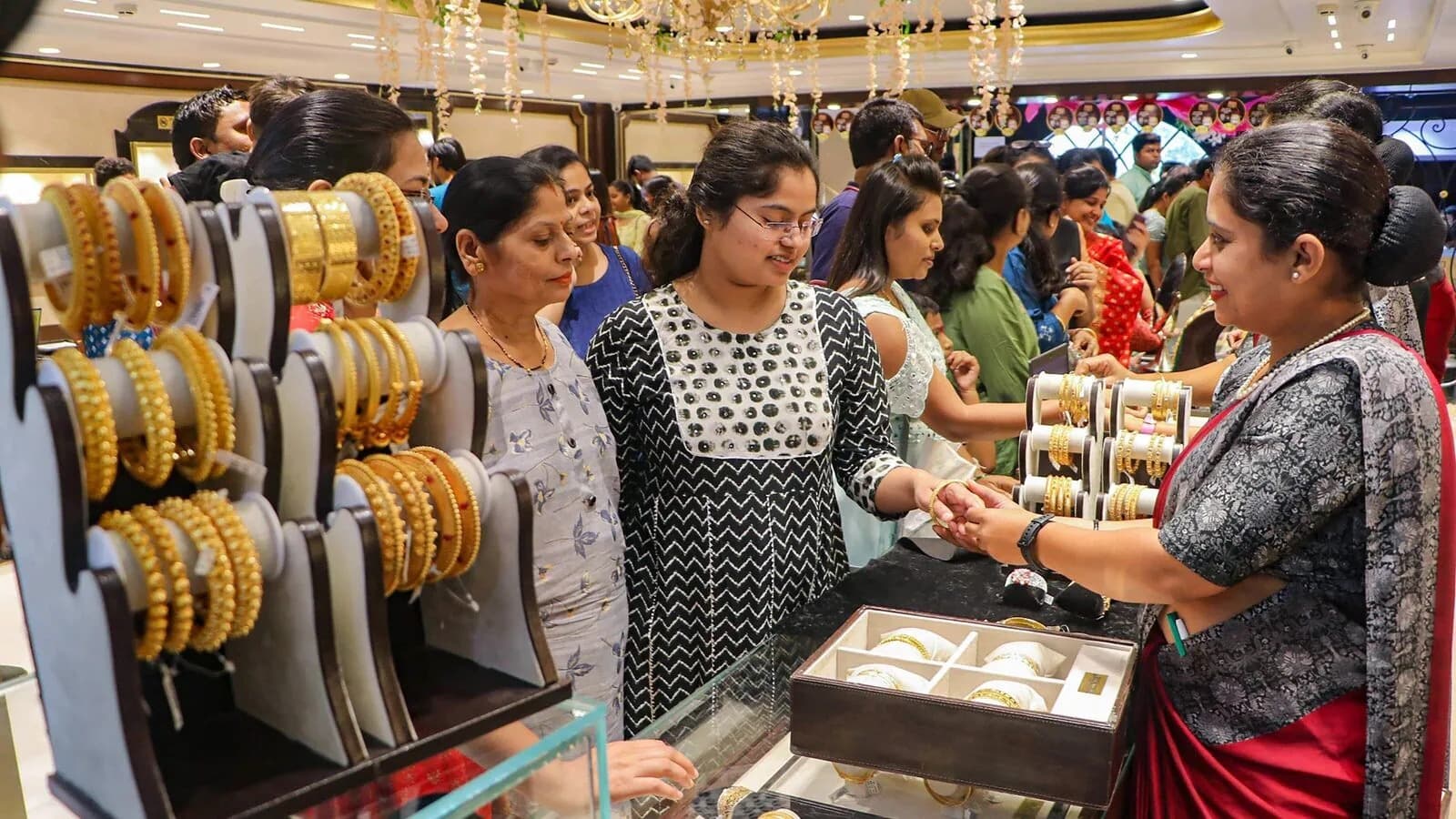 అక్షయ తృతీయ స్పెషల్: బంగారం, వెండి ధరలు ఇవే