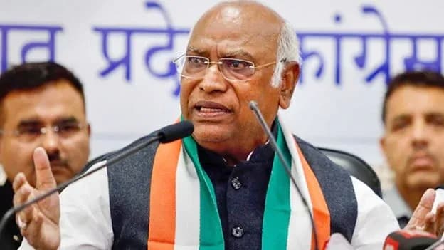 ఏఐసీసీ చీఫ్ మల్లికార్జున ఖర్గే సంచలన వ్యాఖ్యలు.. ప్రధాని మోదీపై తీవ్ర విమర్శలు