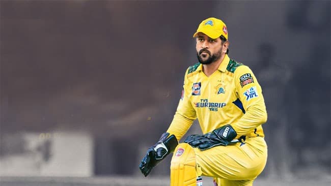మైదానంలో ఇక ధోనీ కనిపించడా? ఫ్యాన్స్‌లో పెరుగుతున్న ఆందోళన