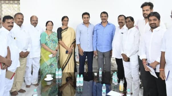 రంగారెడ్డి జిల్లా పార్టీ నేతలతో కేటీఆర్ కీలక భేటీ..