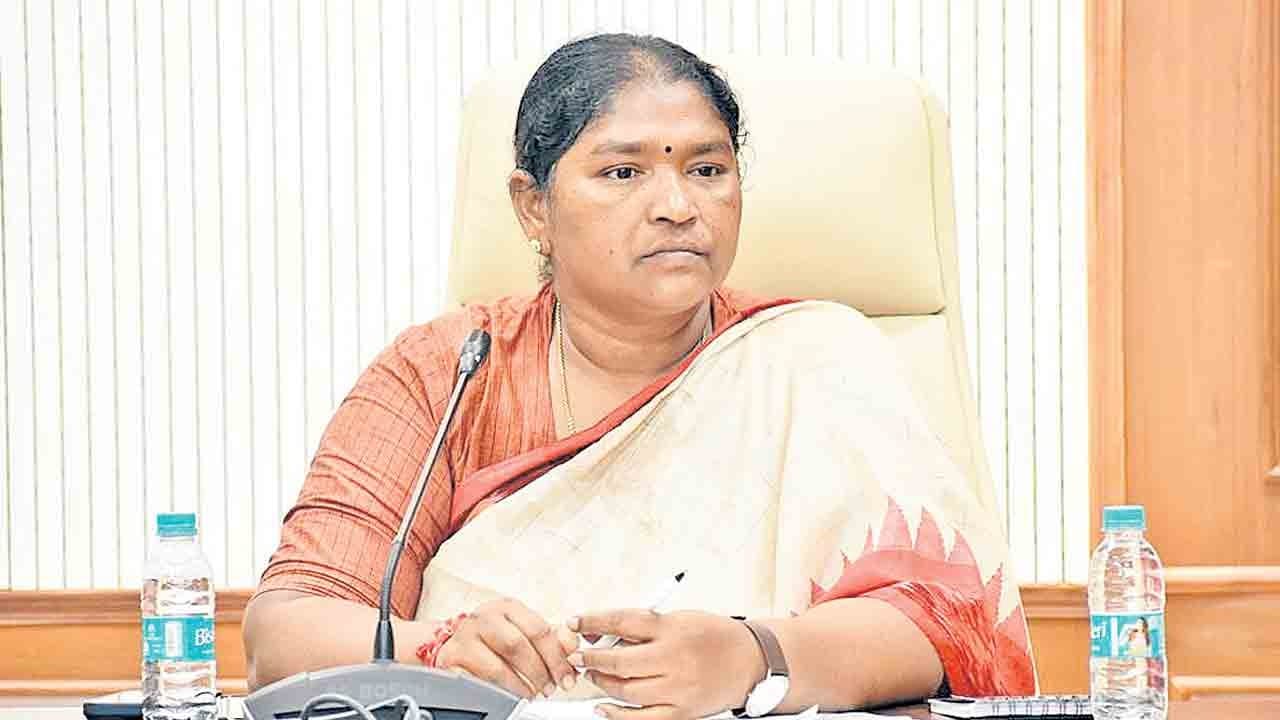 సీతక్క పరువు నష్టం కేసులో కీలక ఆదేశం