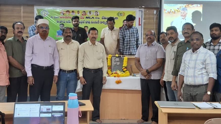 అల్లూరి సీతారామరాజు త్యాగాలను ప్రతి భారతీయుడు గుర్తుంచుకోవాలి 