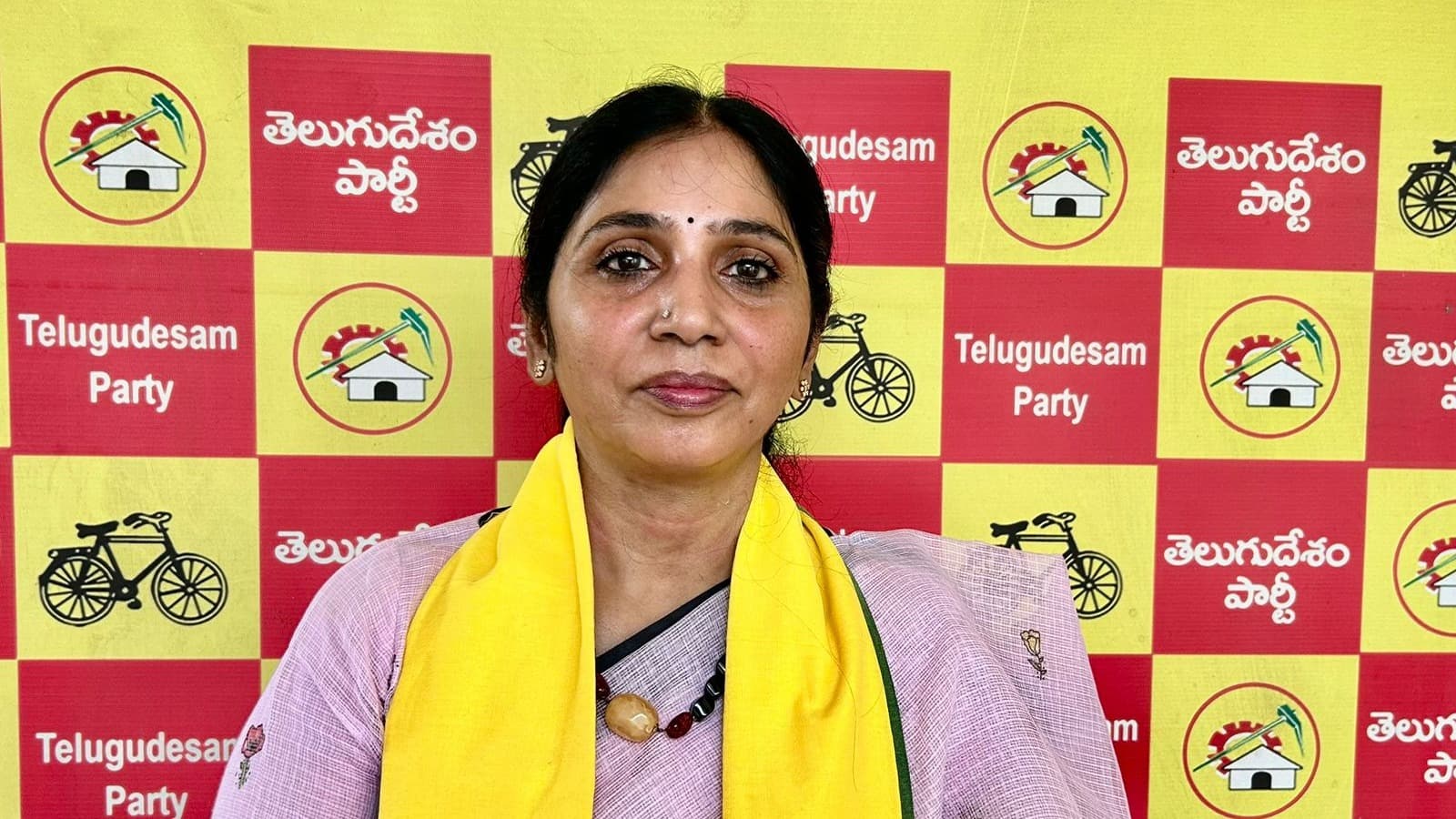 హడావుడికి అవార్డు ఉంటే YSRCP MP లదే : సుంకర పావని