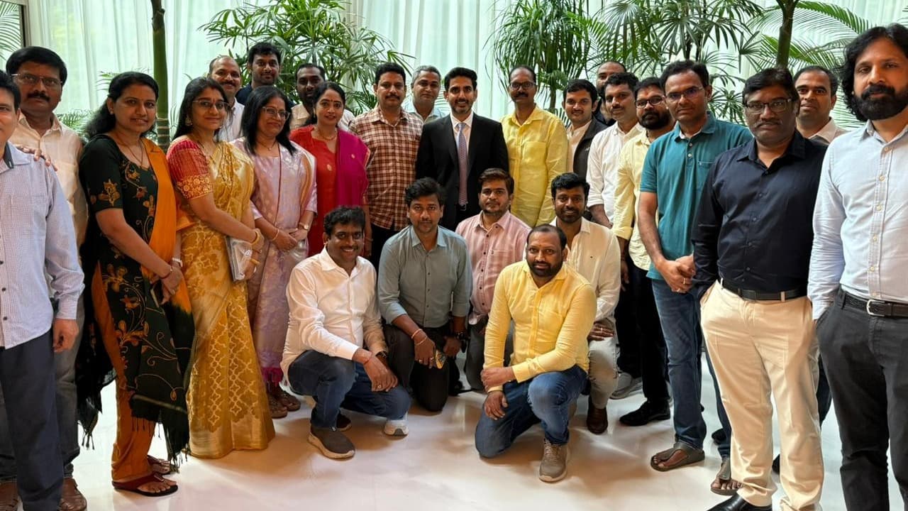 సింగపూర్ చేరుకున్న మంత్రి నారా లోకేష్..