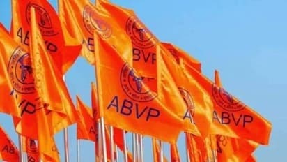 ఉన్నత విద్యామండలి కార్యాలయం వద్ద ఏబీవీపీ ఆందోళన..