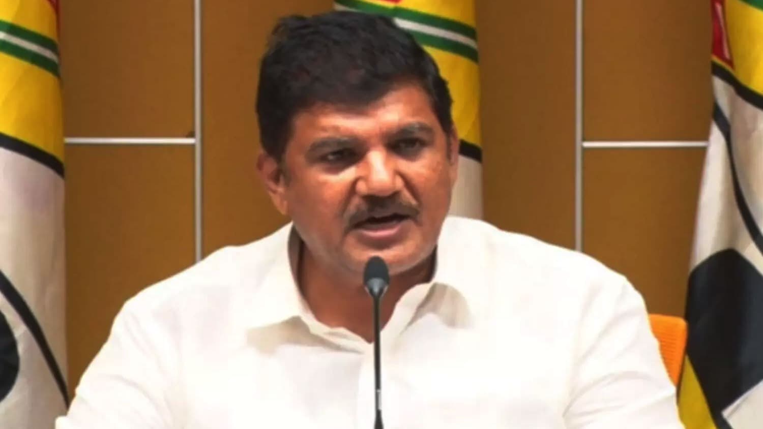 కులాల మధ్య చిచ్చు పెట్టడమే వైసీపీ నేతల పని..!