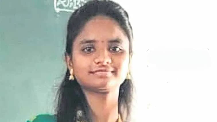 సెల్‌ఫోన్‌ కోసం యువతి ఆత్మహత్య