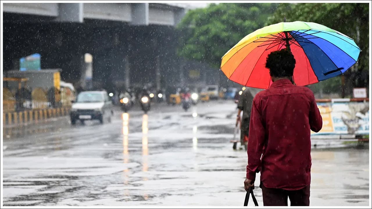 హైదరాబాద్‌ను ముంచెత్తిన భారీ వర్షం
