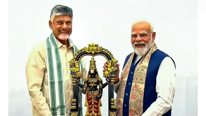 మోదీని అభినందించిన చంద్రబాబు..