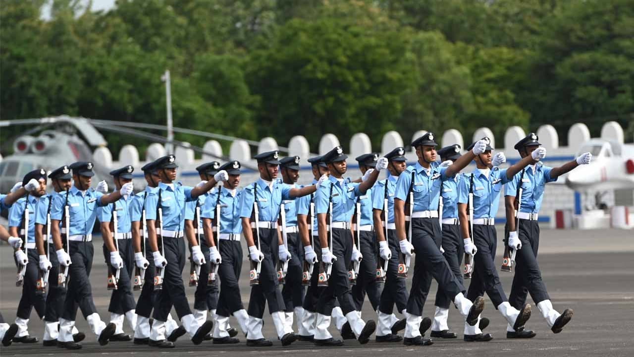 దుండిగల్‌లో ఘనంగా గ్రాడ్యుయేషన్ పరేడ్..