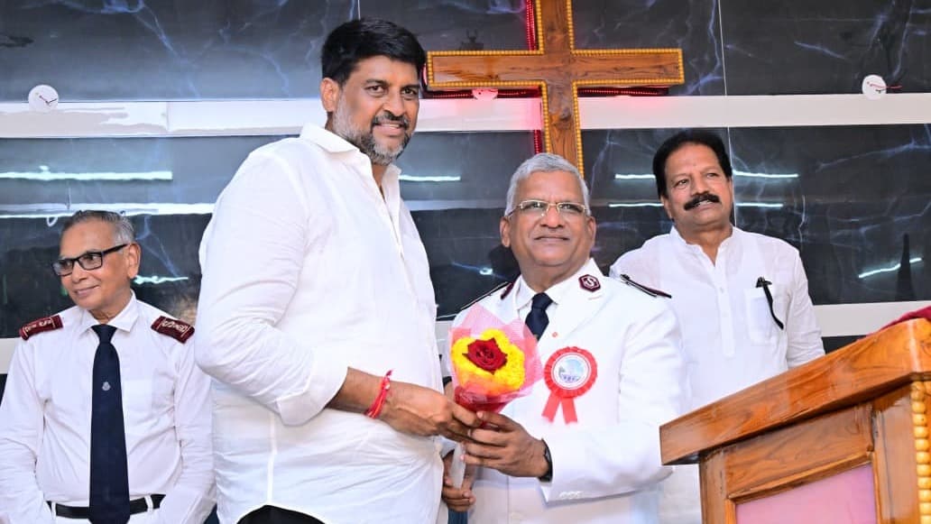 నత్తలువారిపాలెంలో ఆలయ ప్రతిష్టలో పాల్గొన్న నరేంద్ర వర్మ