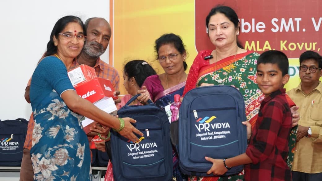 వీపీఆర్ విద్య పేద విద్యార్థుల భవిష్యత్తుకు బాట: ప్రశాంతి రెడ్డి