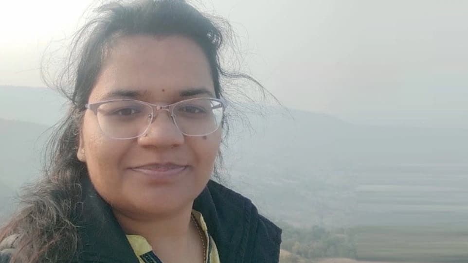 డిప్రెషన్‌లో ఆరు నెలల పాపతో బిల్డింగ్ పైనుండి దూకి ఆత్మహత్య