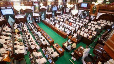 తమిళనాడు అసెంబ్లీలో గందరగోళం..