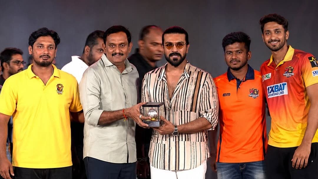 ఏపీఎల్ ప్రారంభోత్సవానికి రామ్‌చరణ్..