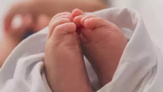 హాస్టల్‌ వాష్‌రూమ్‌లో ప్రసవం..