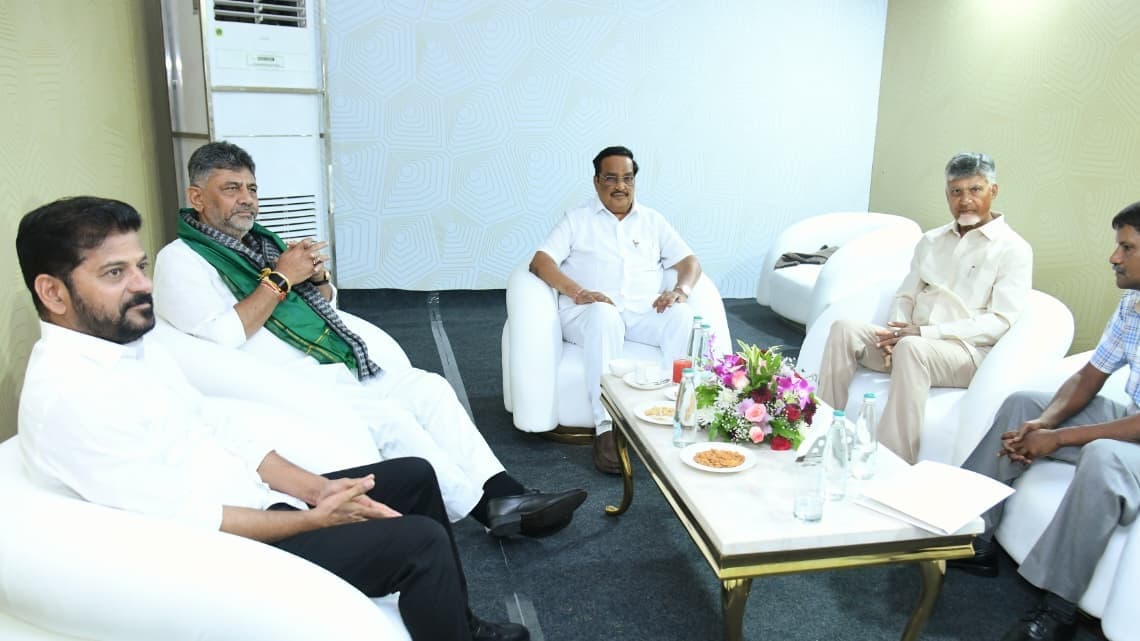 ఐఆర్బీ అతిథి గృహంలో చంద్రబాబు, రేవంత్, డీకే శివకుమార్